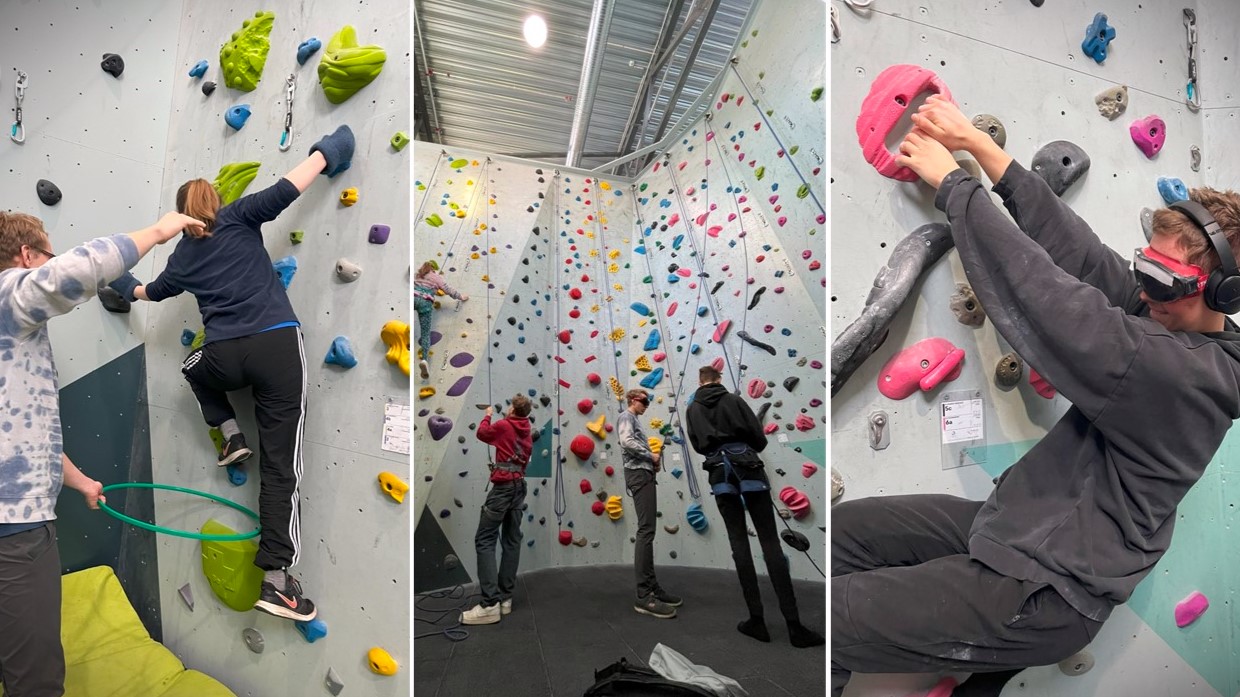 Tre bilder av klatrere som klatrer innendørs med bind for øynene og votter på hendene. 